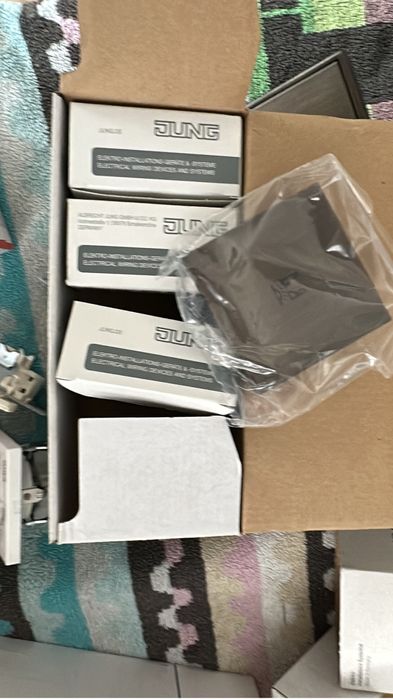 Продам розетки JUNG GIRA