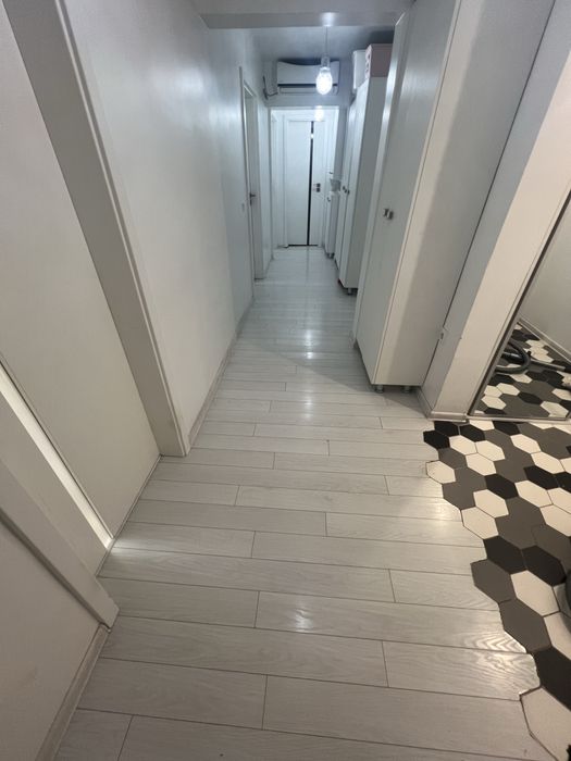 Vand apartament 3 camere renovat partial mobilat.