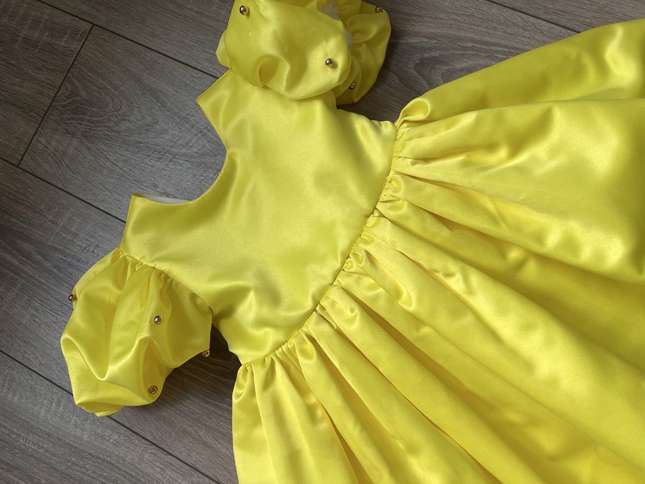 Продам платье нарядное для девочки