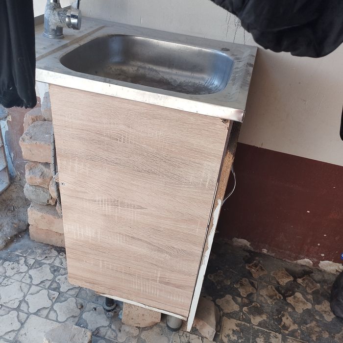 Мойка для кухни,бу можно использовать нормальном состоянии.