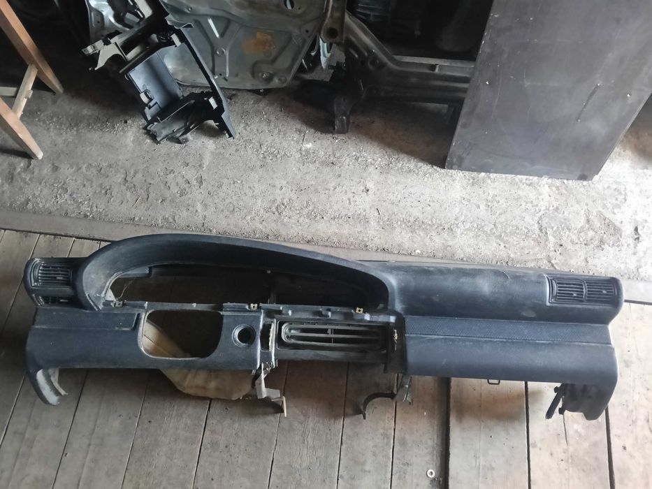 Панель торпеда Ауди А80, А100, А6, пассат В3,В4,В5