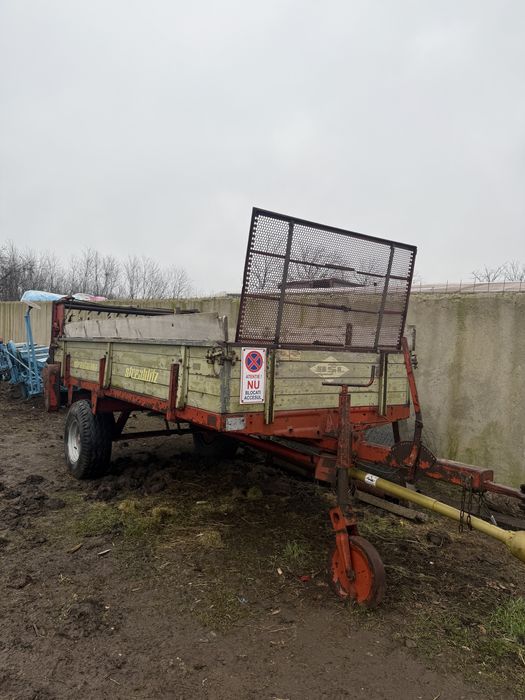 Se vinde remorca pentru împrastiat gunoi!