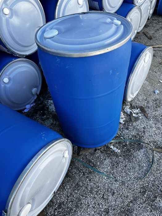 Пластмасови бидони 220 л.