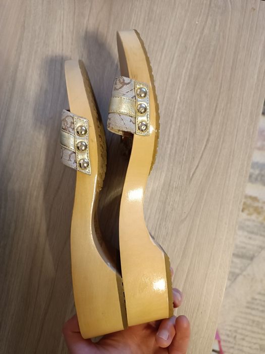 Saboți /Papuci Guess by Marciano. Talpă lemn , mărimea 37