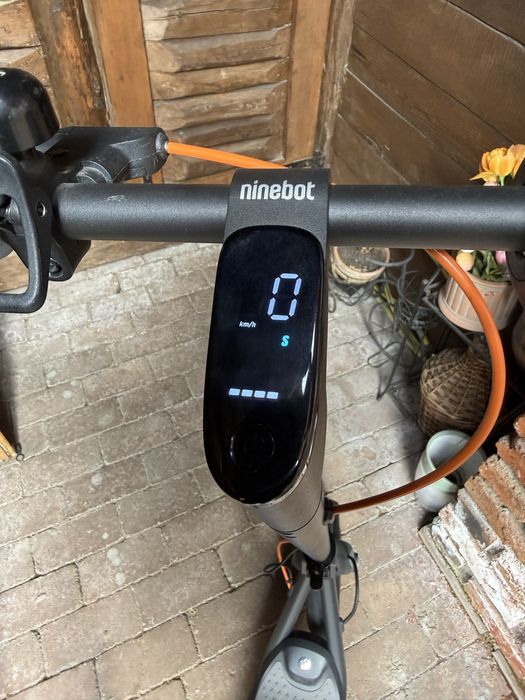 Trotinetă Electrică Segway Ninebot F40E, plus Cască Ninebot nouă cadou