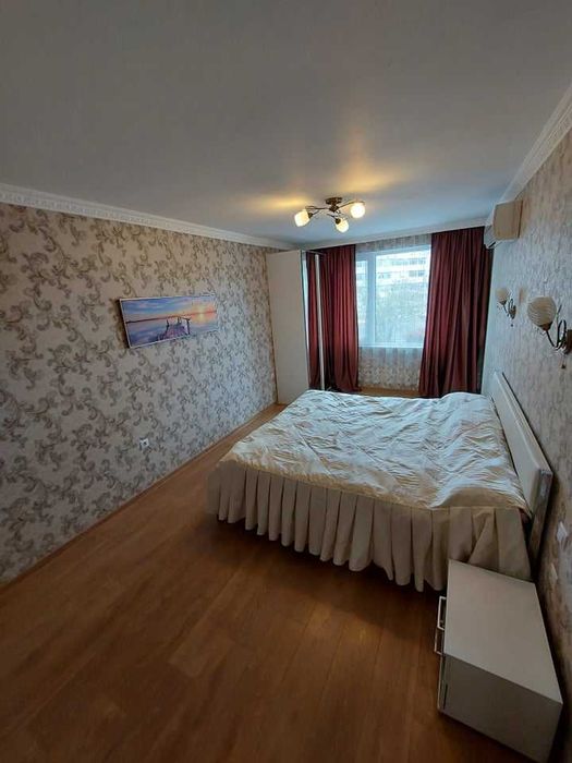 Дава се под наем Тристаен апартамент в Бургас, Зорница - 112 кв.м за 510 € - Снимка #2