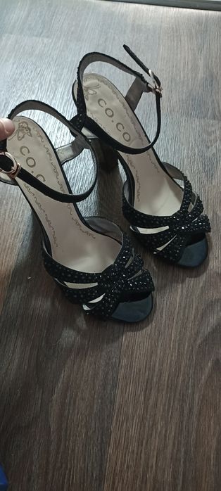 Продам красивые босоножки