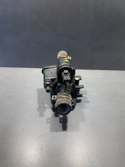 Carcasa termostat 96543 938 80 Citroen C3 2002 1.4 HDi MT (70 hp)