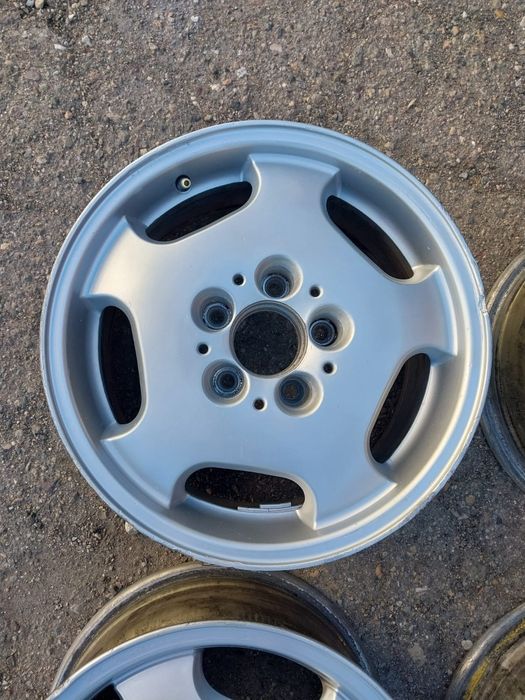 Диски R15 на Mercedes оригинал.