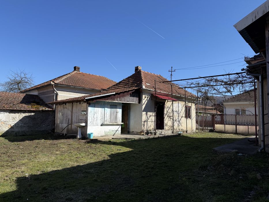 Vand casa la tara la 10 km de Dobra, proprietar