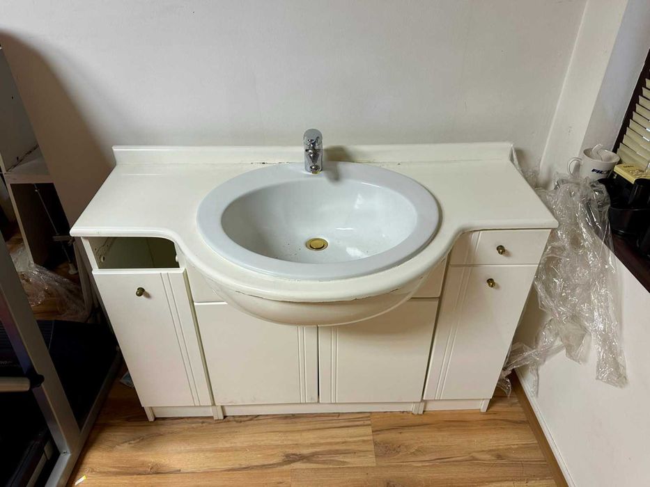 Шкаф за баня, бял, втора употреба.