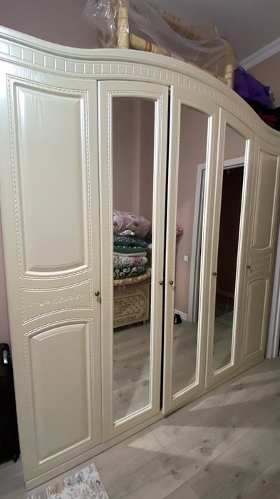 Продам шкаф, тумбу и комод