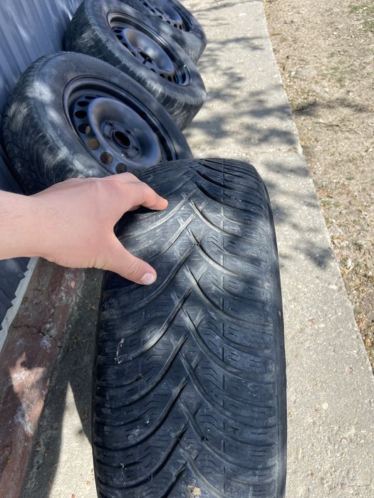 Vând jante 195/65 R15 cu anvelope de iarnă
