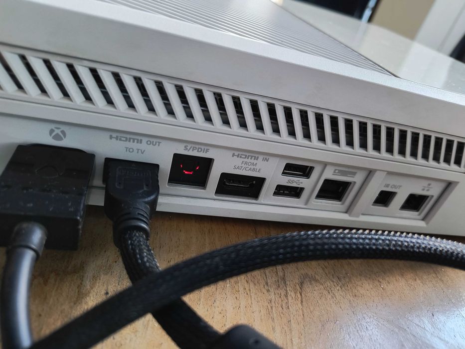 Xbox One, Alb, 500GB + 2 controllere + 13 jocuri – stare IMPECABILĂ !