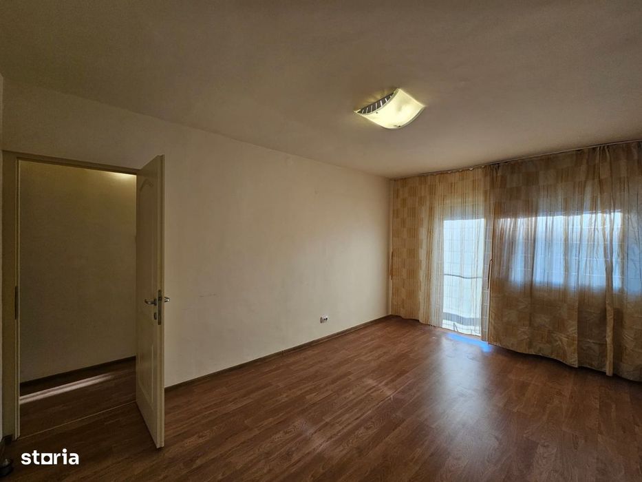 Apartament 4 camere, decomandat , Bulevardul Decebal