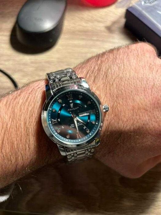 Стилен часовник чисто нов