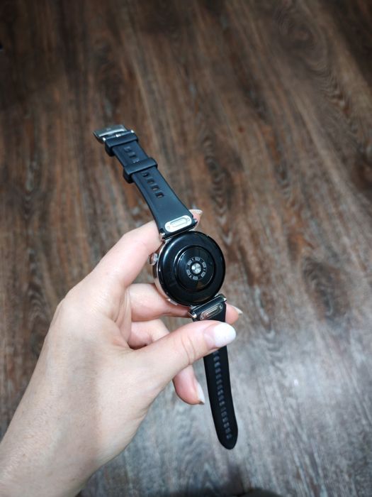 Смарт часы срочно продам