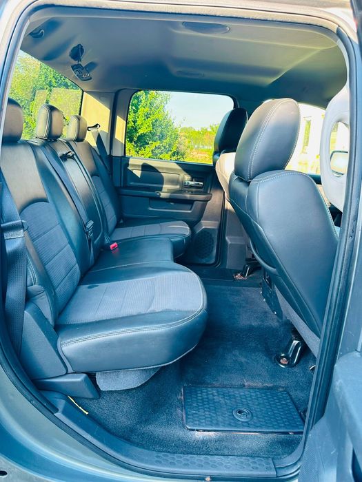DODGE RAM 5.7 L 2011