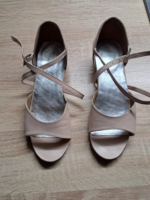 Vand pantofi de dans sportiv