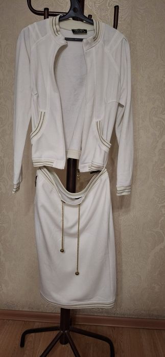 Платье  Б/у. Цены  690тг.