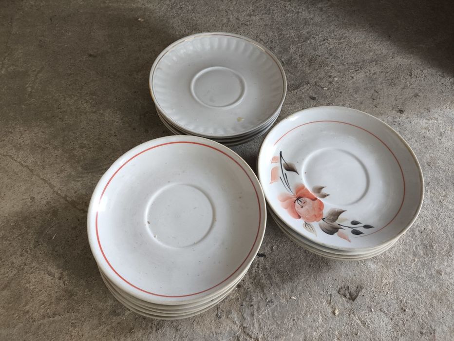 Тарелки разномастные,  блюдца