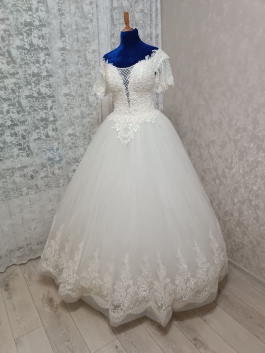 Продам свадебные платья