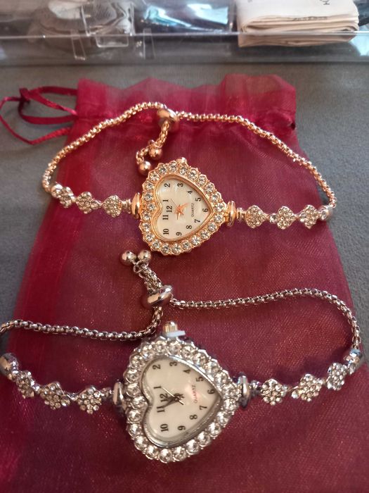 2 cesauri Noi  placate Aur Roz si alb