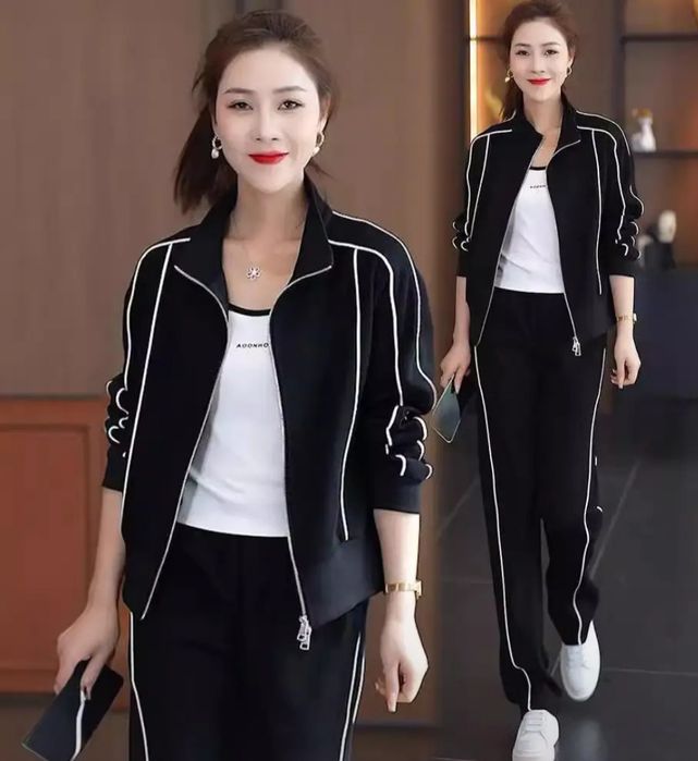 Женский спортивный костюм