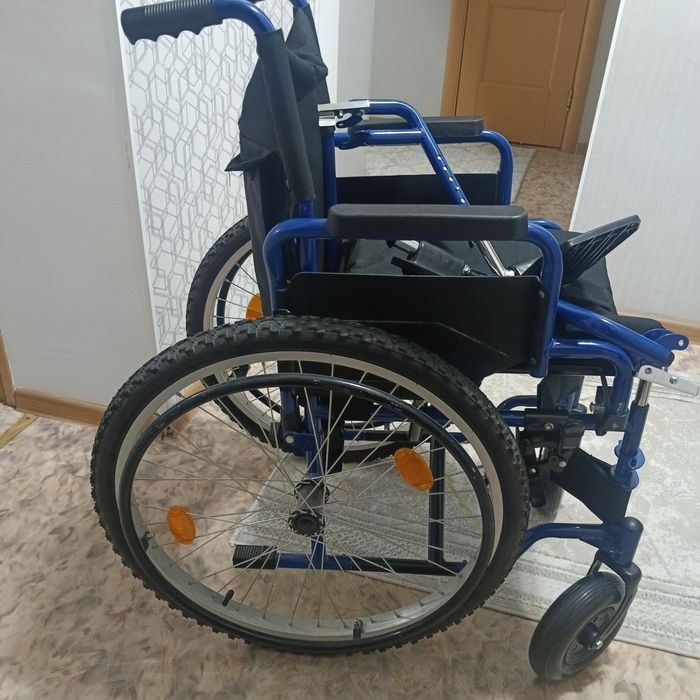 Продам инвалидную коляску