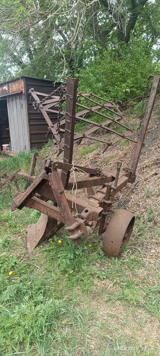 Плуг двухкорпусный