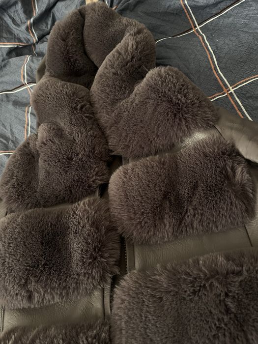 Geacă din piele cu blană naturală – model elegant, călduroasă, damă