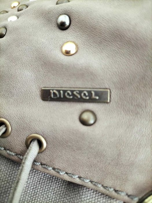 Чанта за през рамо Diesel- плат,Y2K, с кожени детайли, капси, кросбоди