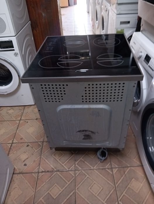Уникална свободно стояща печка с керамичен плот Gorenje Pinin Farina с две години гаранция!