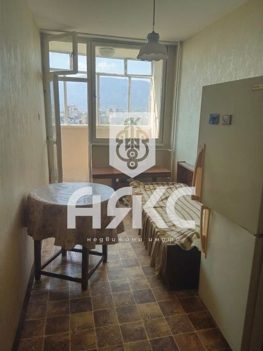 Двустаен апартамент в кв. Красна поляна 2