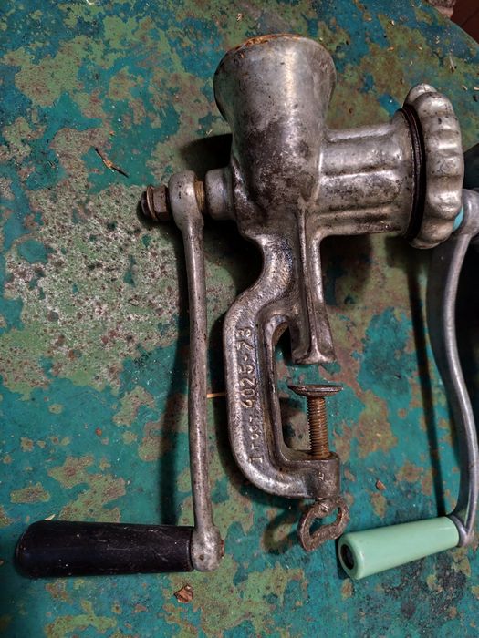 Продавам 3 бр месомелачки