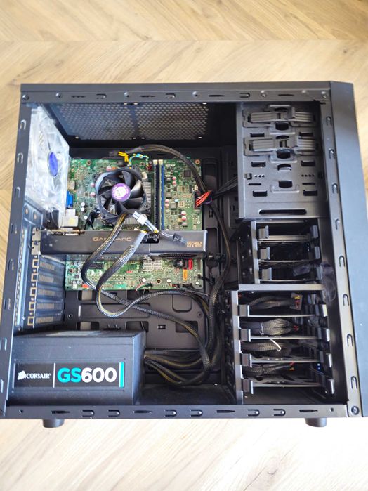 Unitate PC  8GB RAM, placa NVIDIA GEFORCE GTX 970 sursa  Corsair 600w
