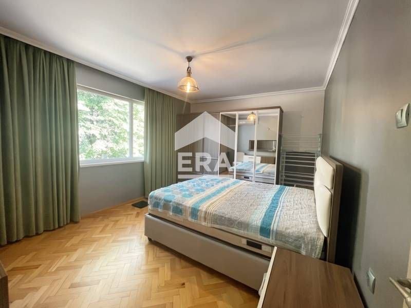 Обзаведен тристаен апартамент