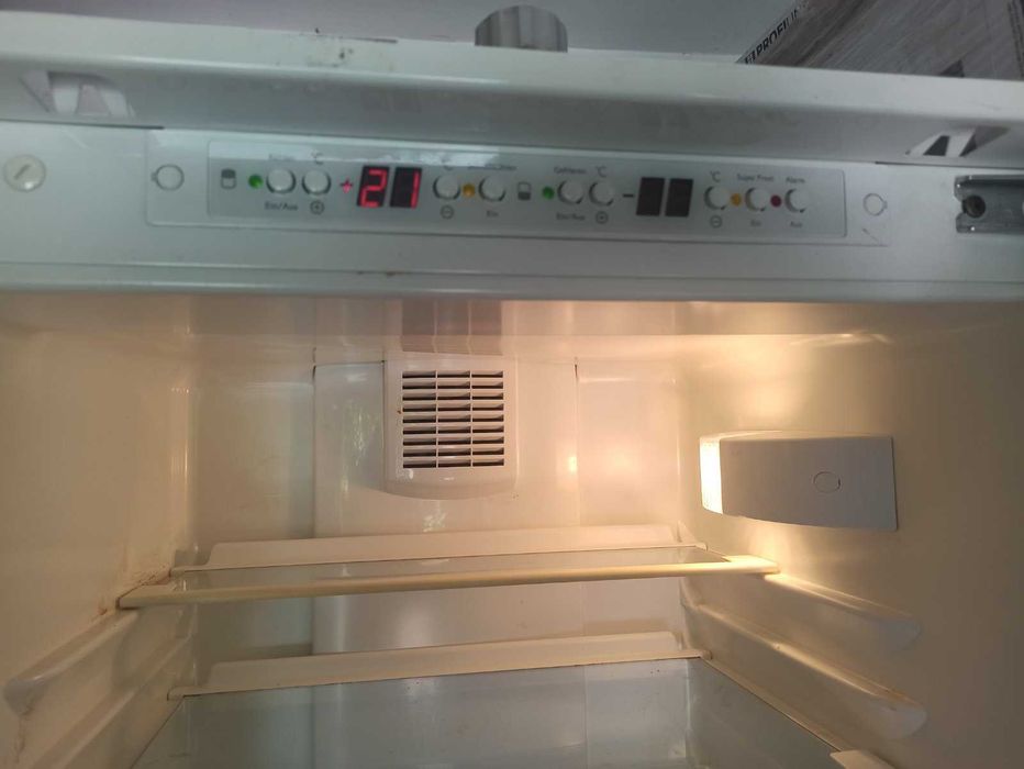 Продавам Electrolux Хладилник за вграждане