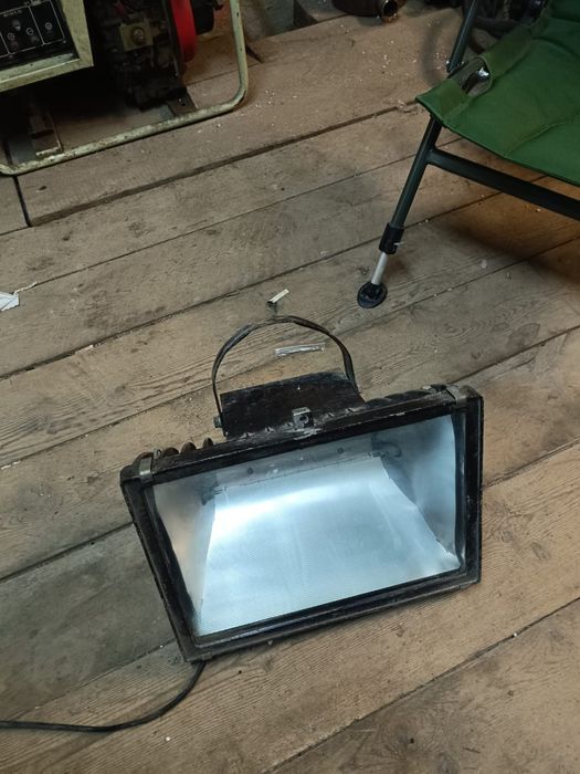 Прожектор галогеновый