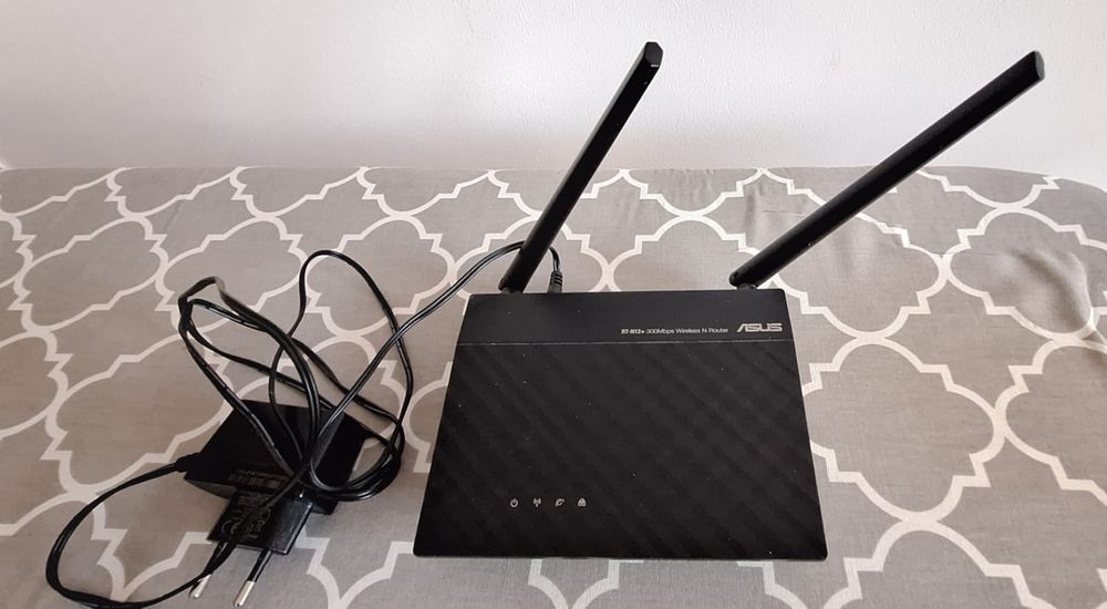 Router Asus vechi , 300 Mbps