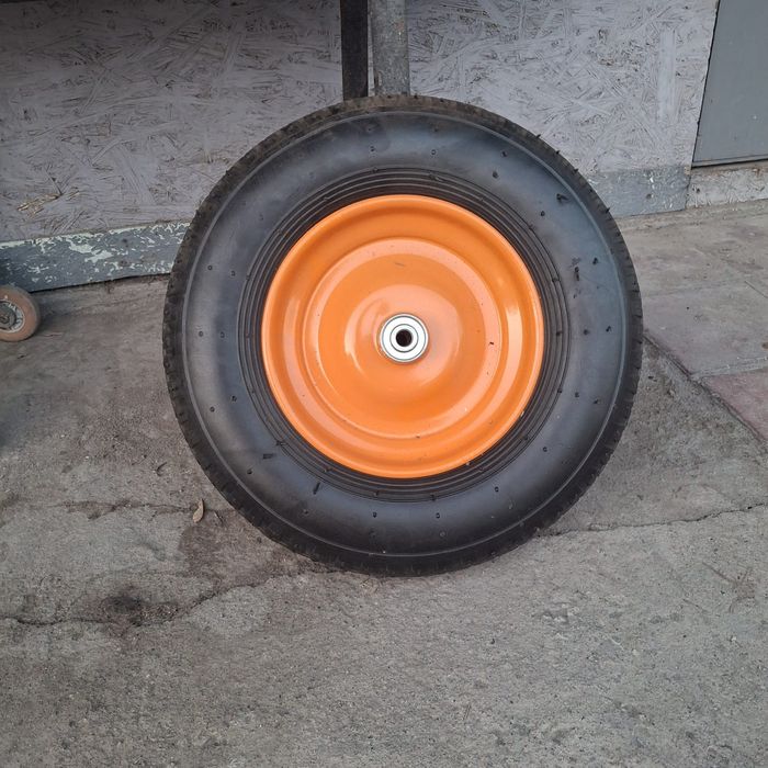 Строительная тележка и колеса