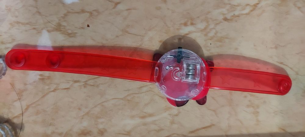 Часики детские светящие.