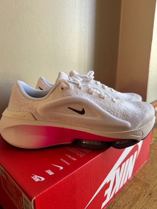 Преливащ Найк бял с розово, W Nike Versair