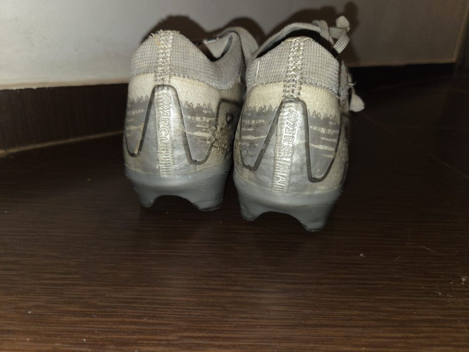 Vand ghete fotbal Nike Air zoom