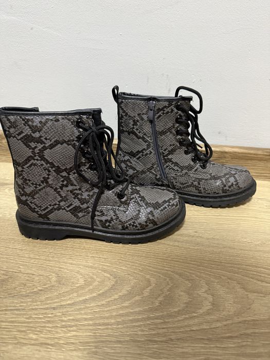 Дамски боти змийски принт