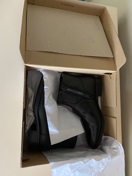 Чисто нови обувки Camper, боти Clarks, сандали Hogl