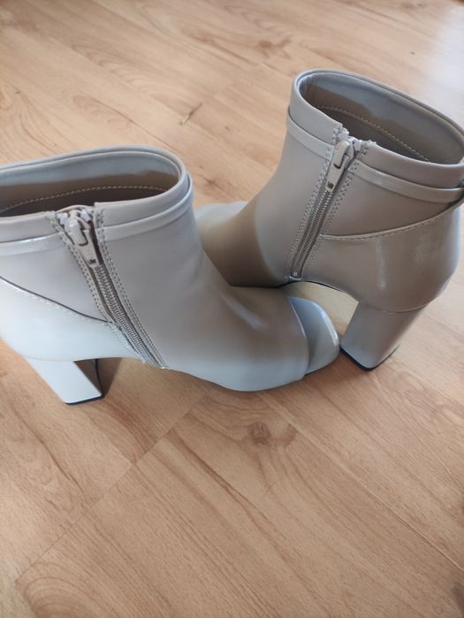 Botine dama,decupate in fata