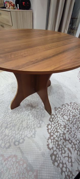 Круглый стол диаметром 90