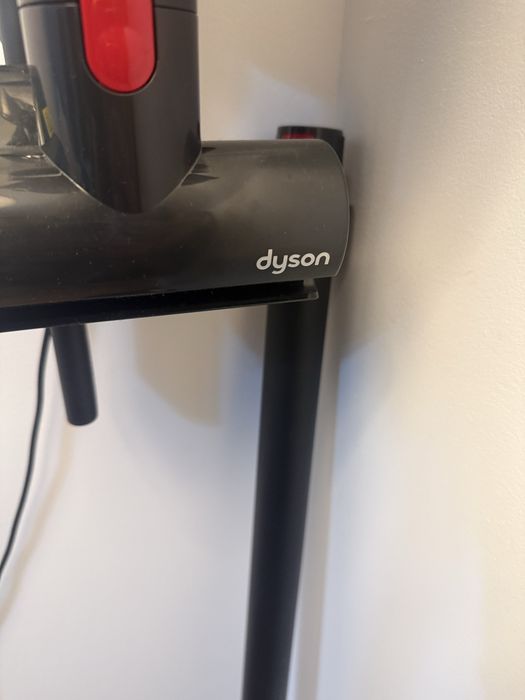 Vand Aspirator Dyson V 10 konical Vinca/ Negru