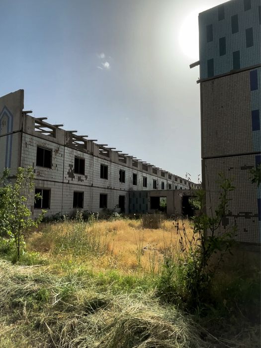 Продается земля со зданиями в Нурабаде (Ахангаран)